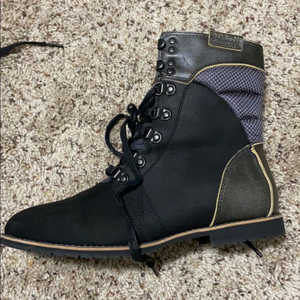 NEVER WORN Columbia Combat boots